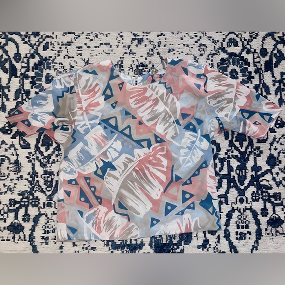 Abstract Patterned Top - Picture 2 of 4